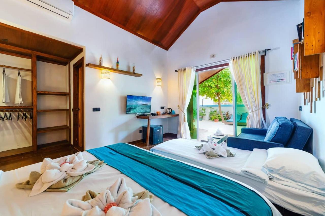 Beach Villa Ukulhas 3*
