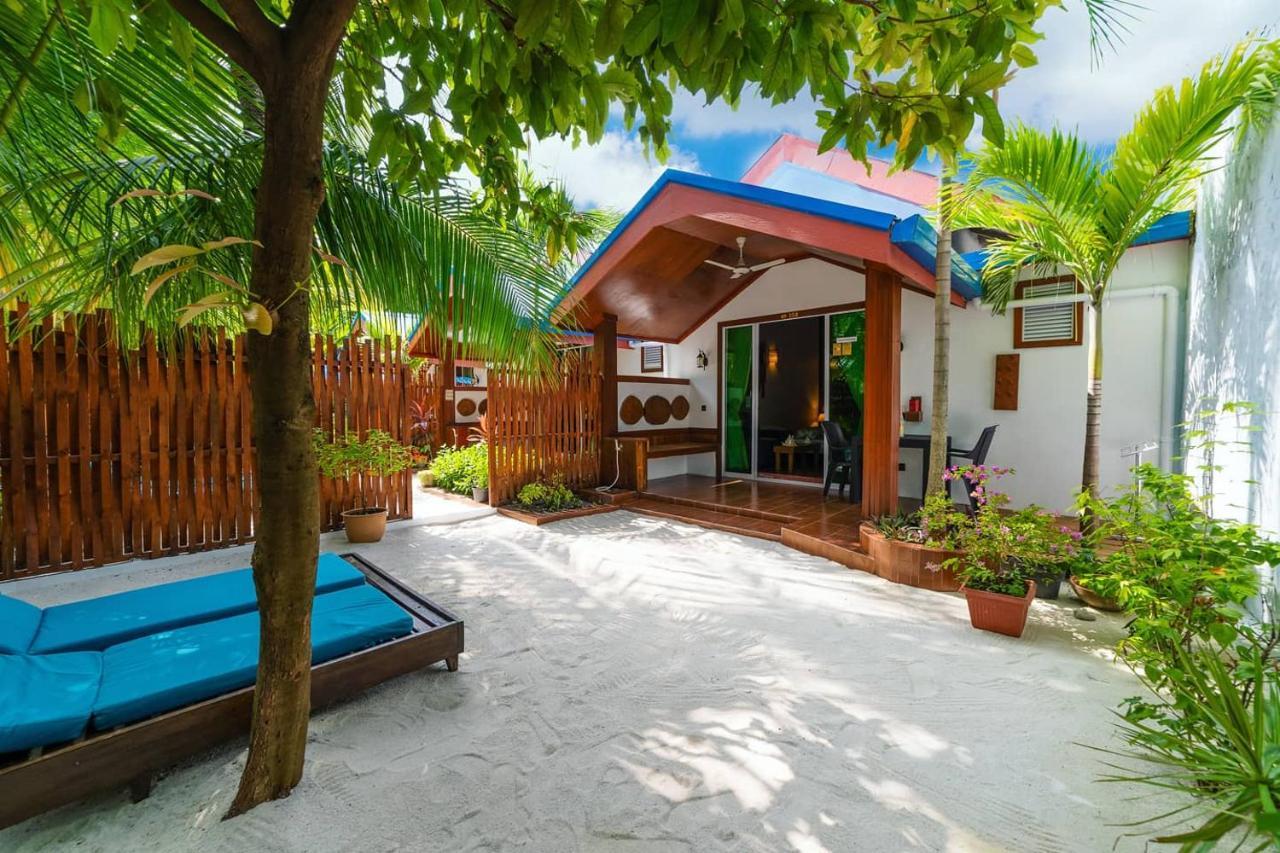 Beach Villa Ukulhas 3*